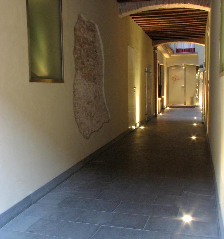 Parizzi Suites & Restaurant Parma Bagian luar foto