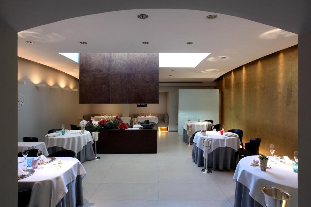 Parizzi Suites & Restaurant Parma Bagian luar foto