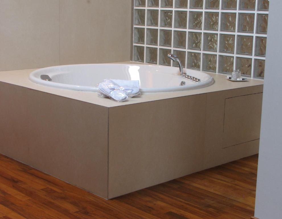 Parizzi Suites & Restaurant Parma Ruang foto