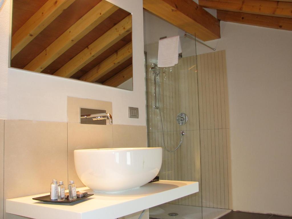 Parizzi Suites & Restaurant Parma Ruang foto