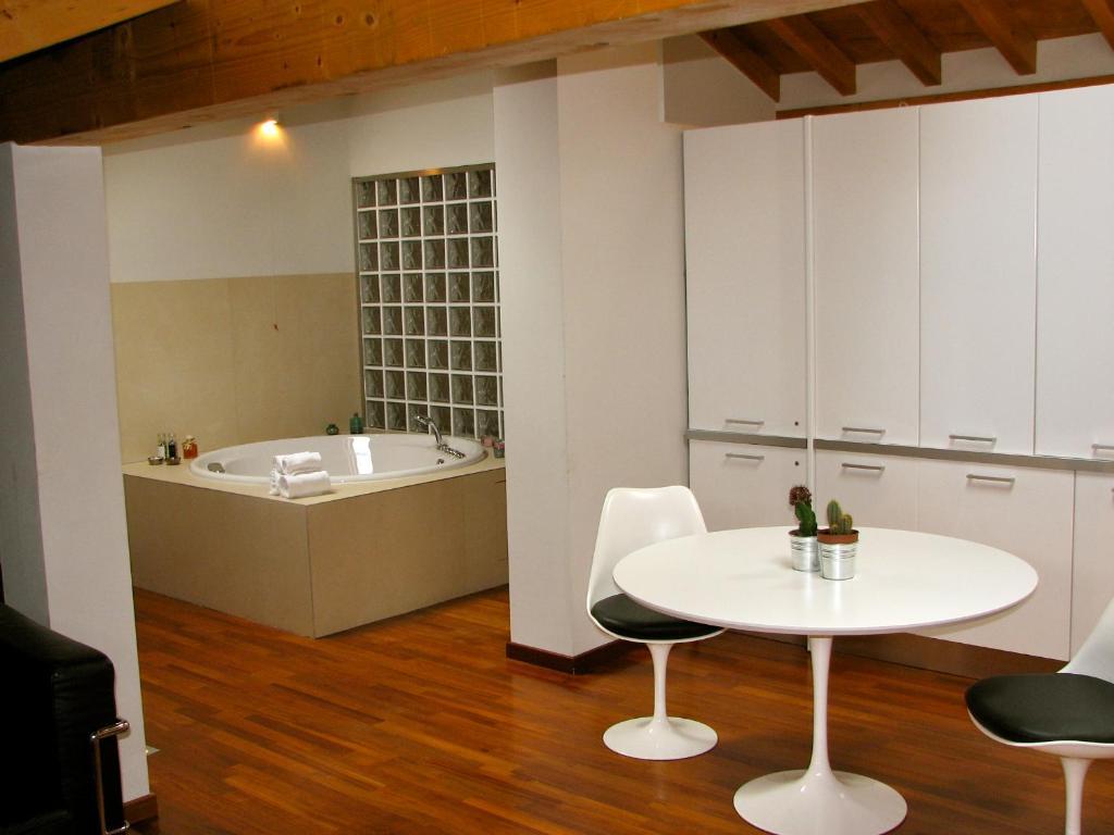 Parizzi Suites & Restaurant Parma Ruang foto
