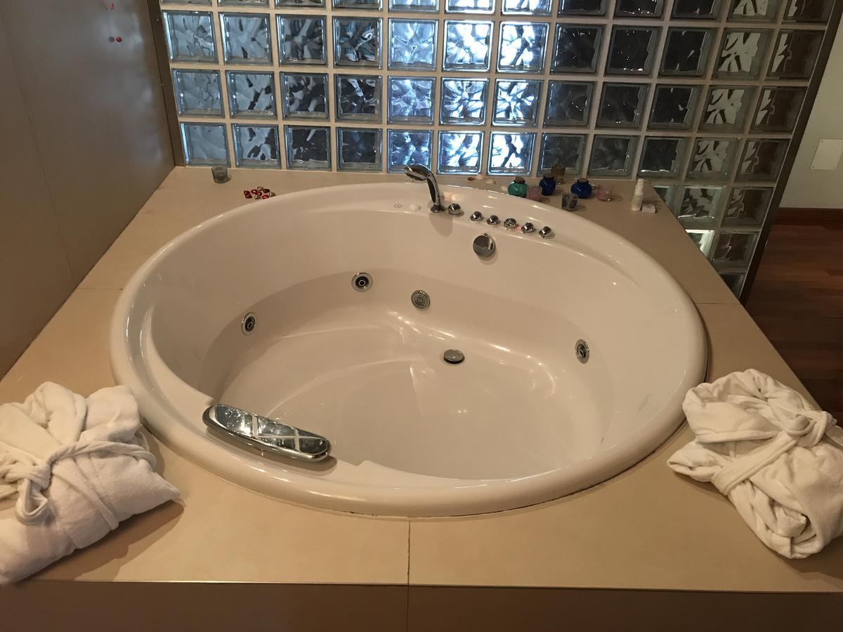 Parizzi Suites & Restaurant Parma Bagian luar foto