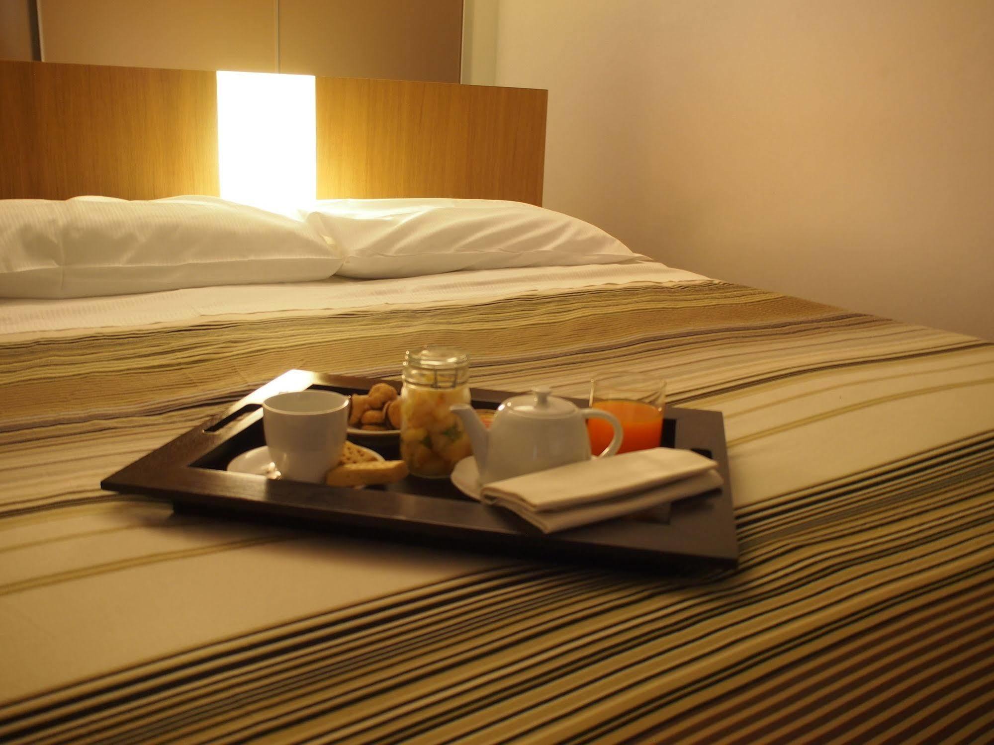 Parizzi Suites & Restaurant Parma Bagian luar foto