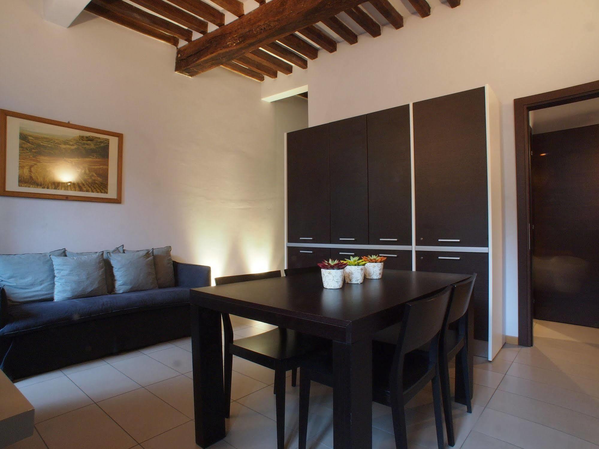 Parizzi Suites & Restaurant Parma Bagian luar foto