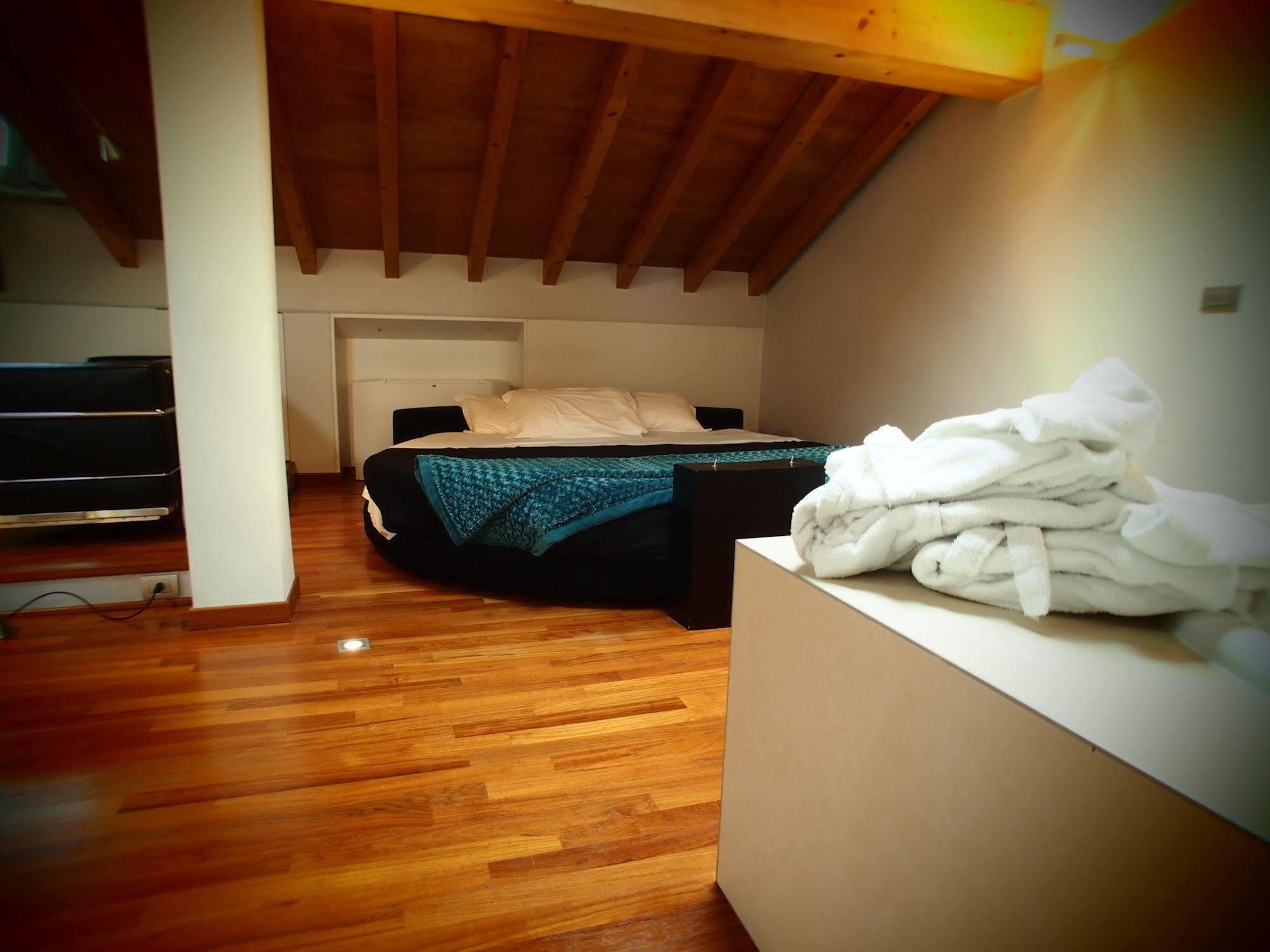 Parizzi Suites & Restaurant Parma Bagian luar foto