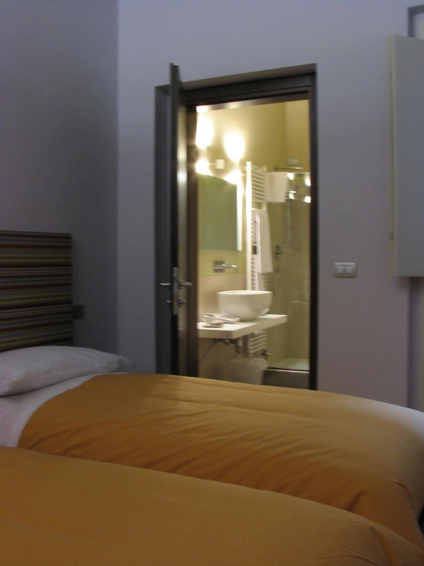 Parizzi Suites & Restaurant Parma Bagian luar foto