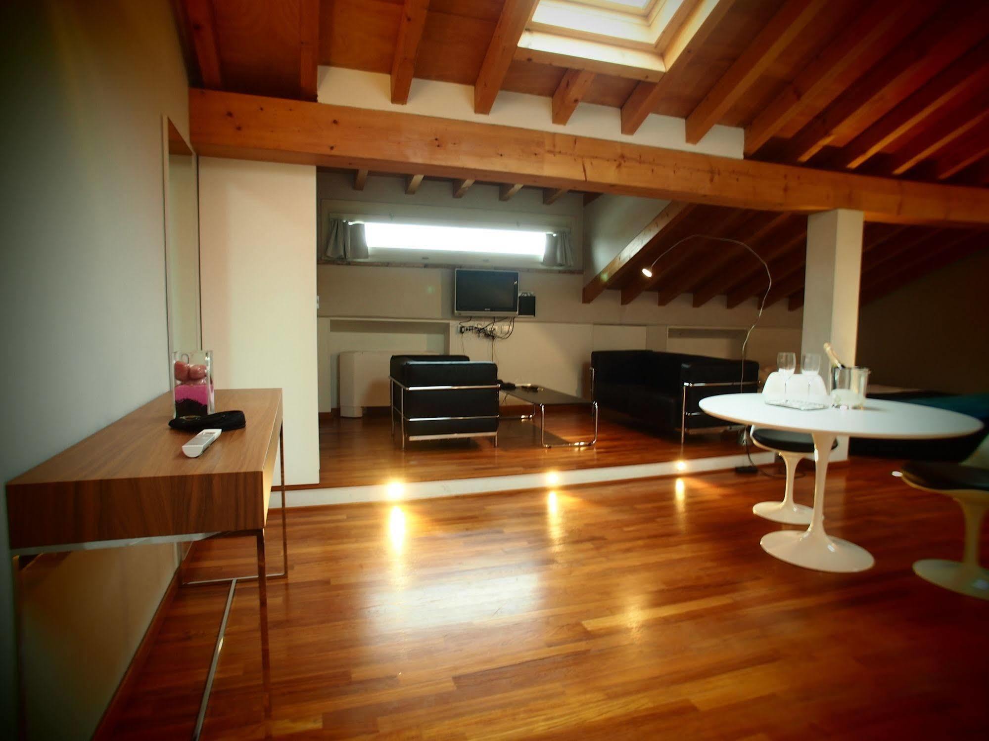 Parizzi Suites & Restaurant Parma Bagian luar foto