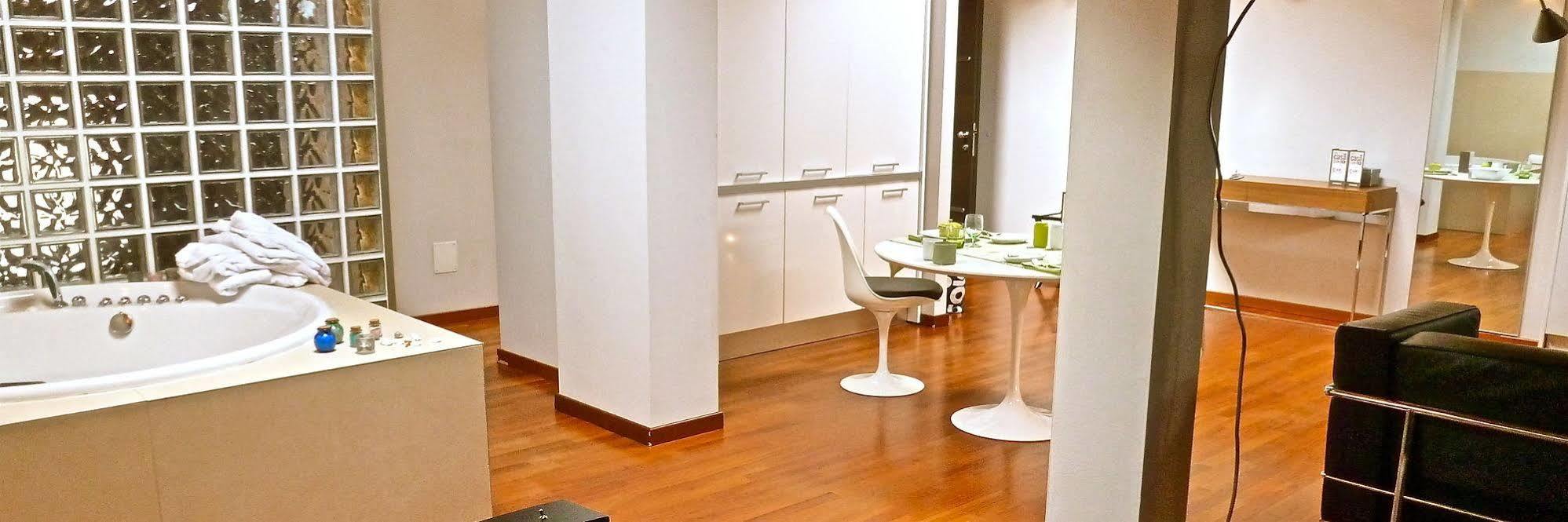 Parizzi Suites & Restaurant Parma Bagian luar foto